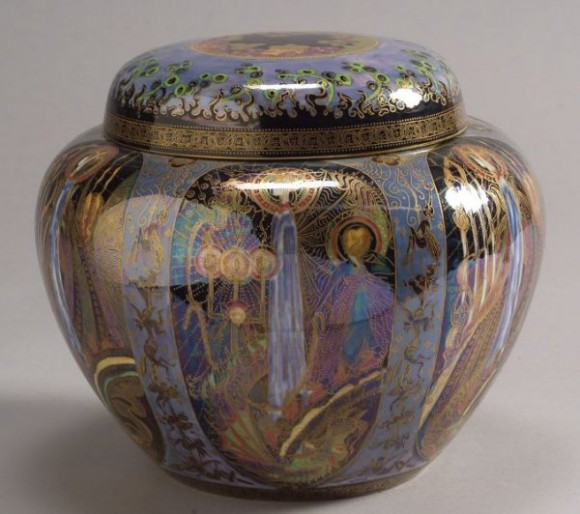 Fairyland Lustre Pattern Z5154 Vase